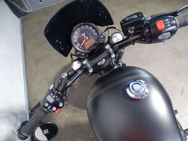 triumph - bonneville-bobber