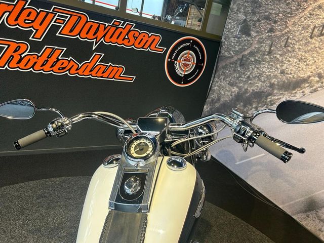 harley-davidson - softail-deluxe-flstni