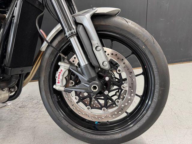 triumph - speed-twin-breitling-limited-edition