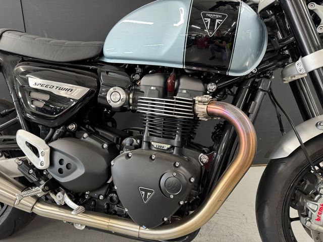 triumph - speed-twin-breitling-limited-edition