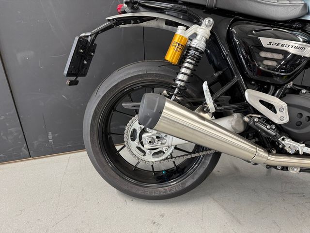 triumph - speed-twin-breitling-limited-edition