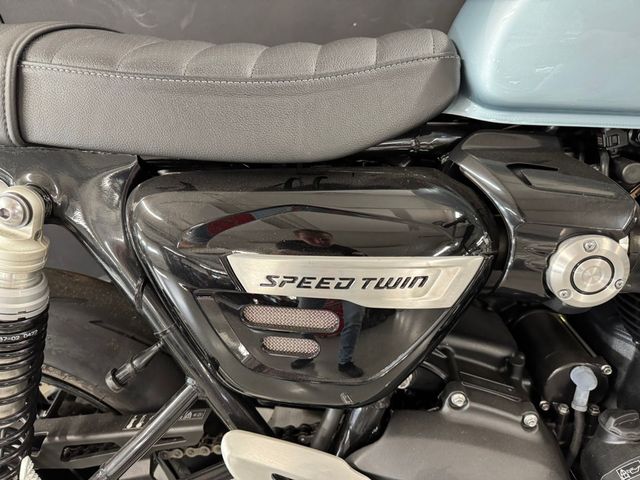 triumph - speed-twin-breitling-limited-edition