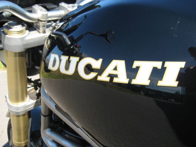 ducati - m-600-dark