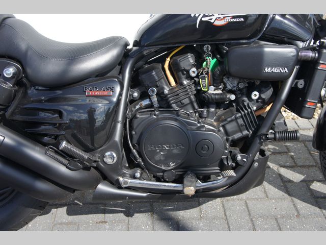 honda - vf-700-c-supermagna