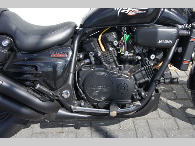 honda - vf-700-c-supermagna