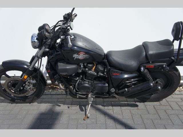 honda - vf-700-c-supermagna