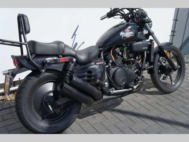 honda - vf-700-c-supermagna