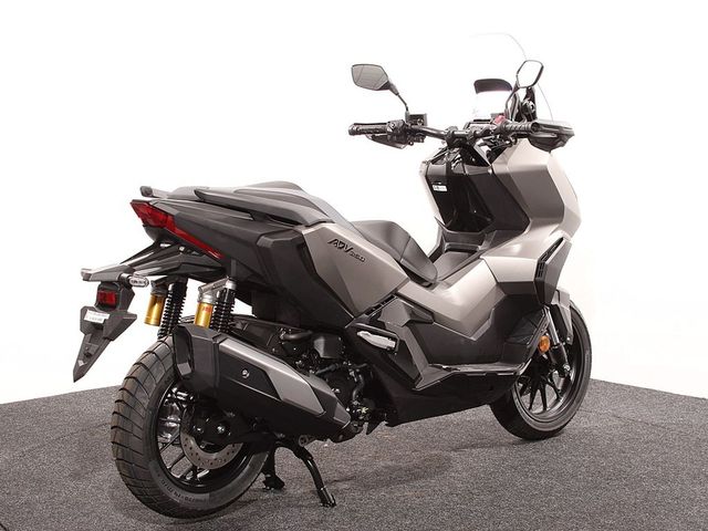 honda - adv-350
