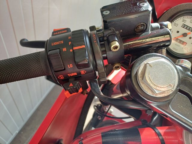ducati - 750-sport-carenata