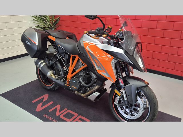 ktm - 1290-super-duke-gt