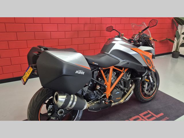ktm - 1290-super-duke-gt