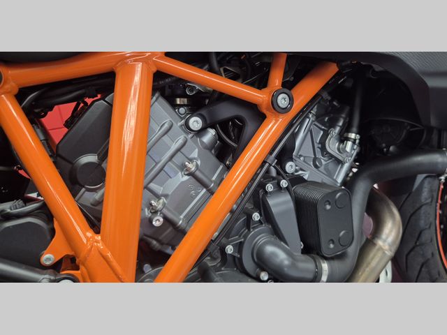 ktm - 1290-super-duke-gt