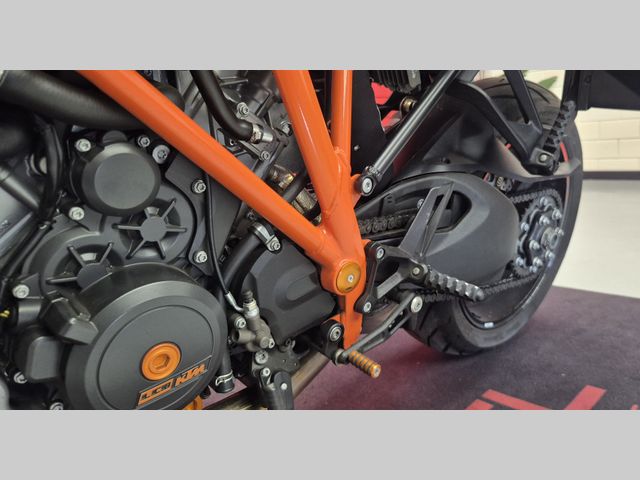 ktm - 1290-super-duke-gt