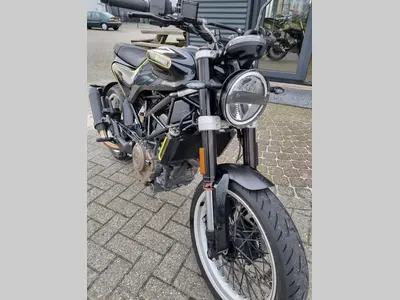 HUSQVARNA SVARTPILEN 401 – foto 2