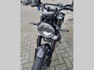 HUSQVARNA SVARTPILEN 401 – foto 3