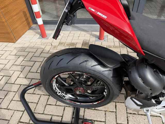 ducati - streetfighter-v4