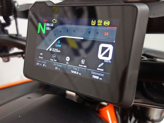 ktm - 1390-super-duke-r-evo