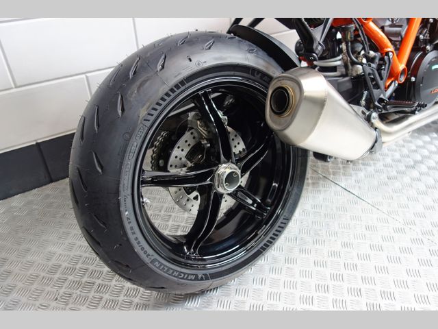 ktm - 1390-super-duke-r-evo