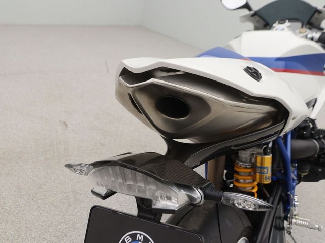 bmw - hp-2-sport