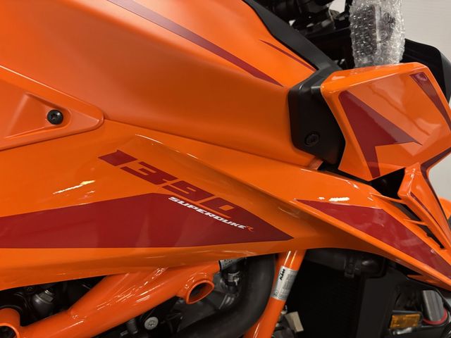 ktm - 1390-super-duke-r-evo