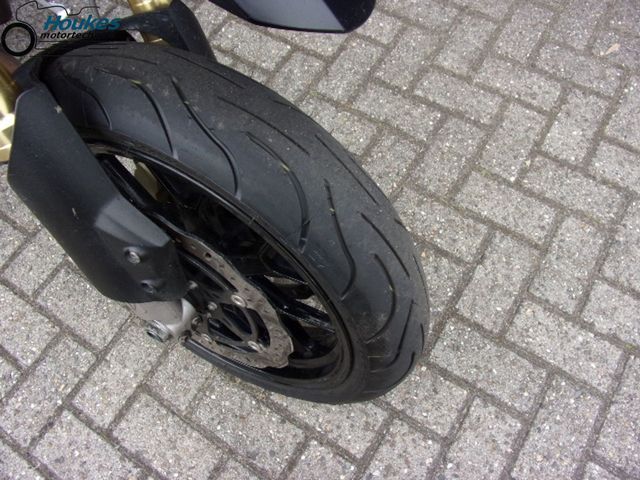 aprilia - dorsoduro-750