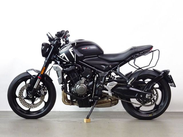 triumph - trident-660