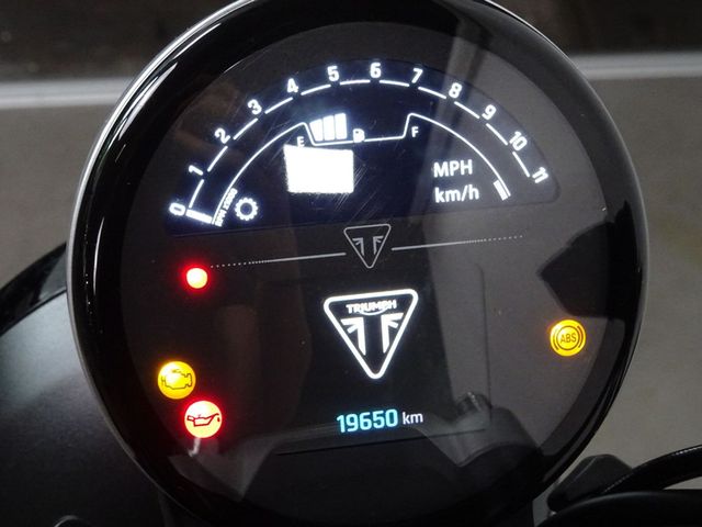 triumph - trident-660