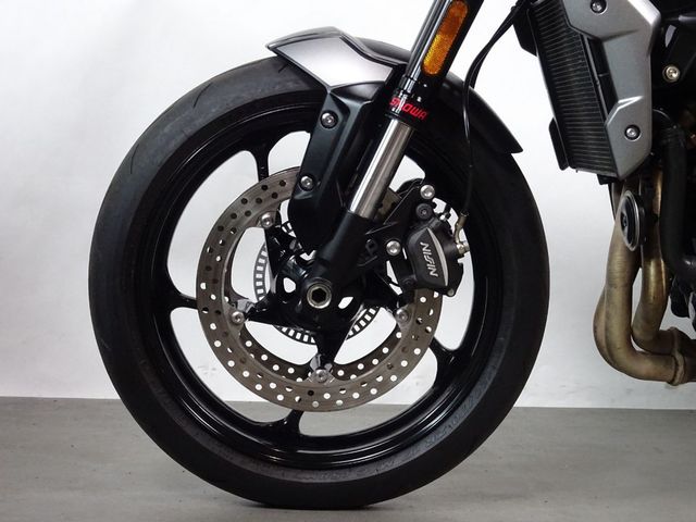 triumph - trident-660