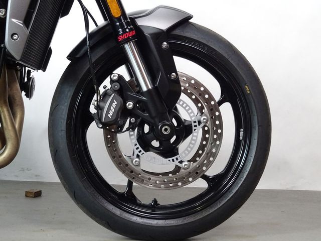 triumph - trident-660