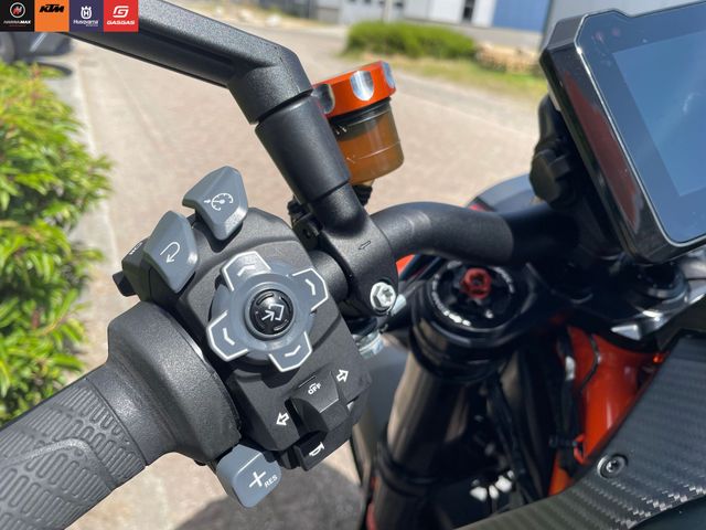 ktm - 1290-super-duke-rr