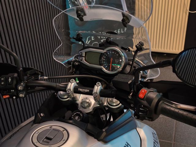 triumph - tiger-800-xrx