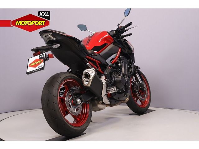 kawasaki - z900