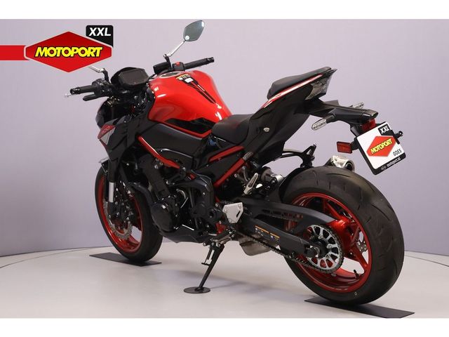 kawasaki - z900