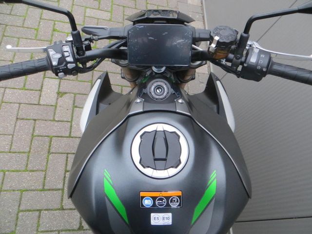 kawasaki - z900-se