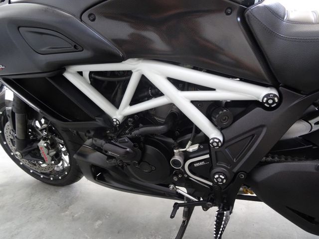 ducati - diavel-carbon