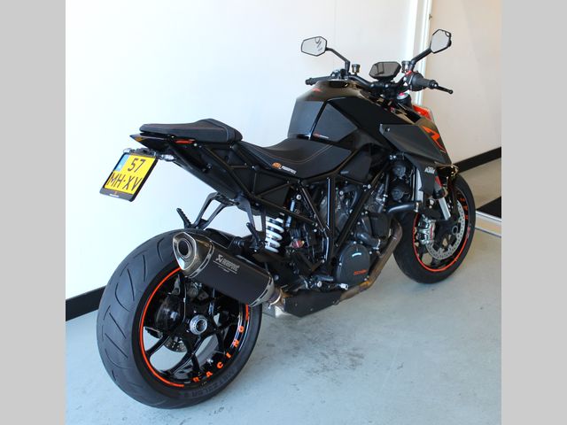 ktm - 1290-super-duke-r