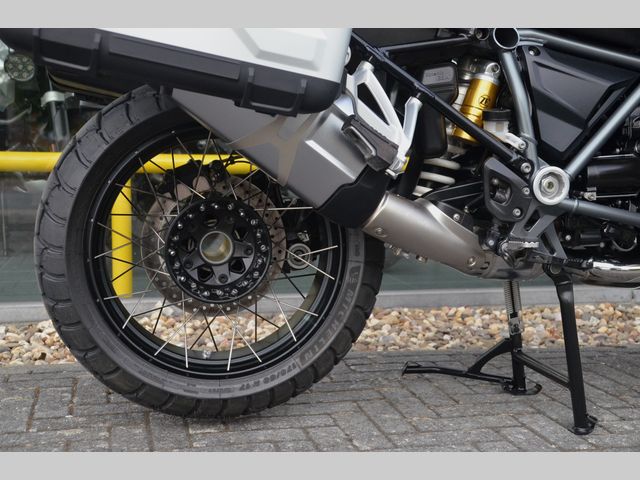 bmw - r-1250-gs-triple-black