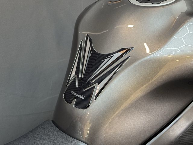 kawasaki - z900