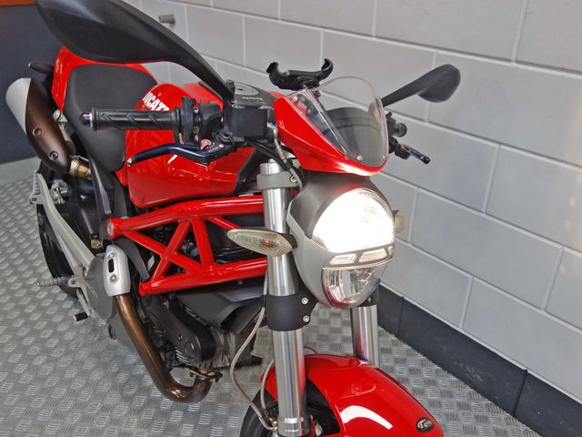 ducati - monster-696