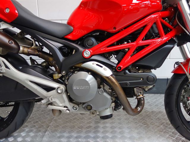 ducati - monster-696