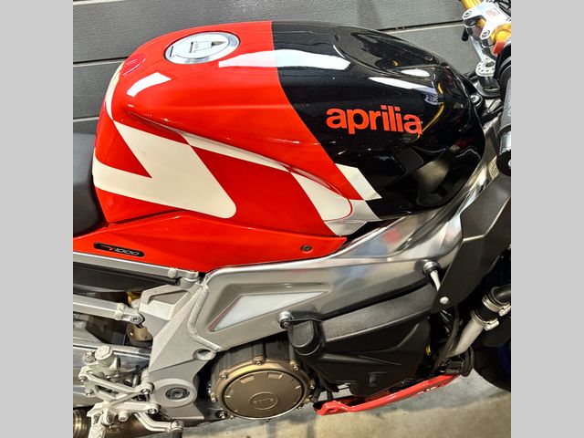 aprilia - tuono-1000-r