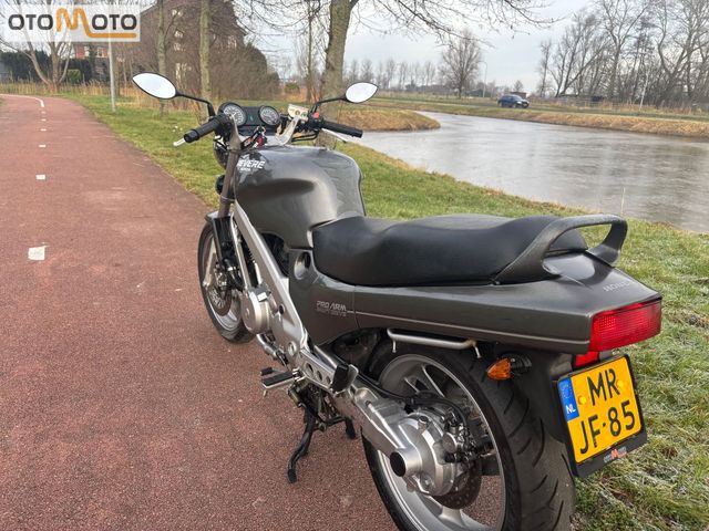 honda - ntv-650-revere