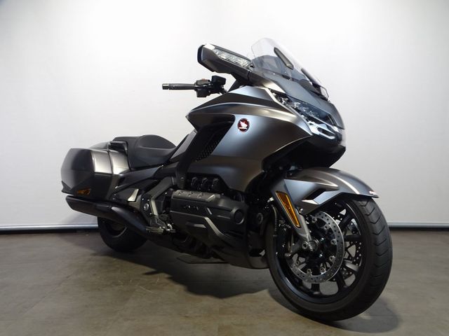 honda - gl-1800-goldwing-bagger