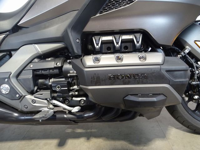 honda - gl-1800-goldwing-bagger