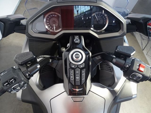 honda - gl-1800-goldwing-bagger