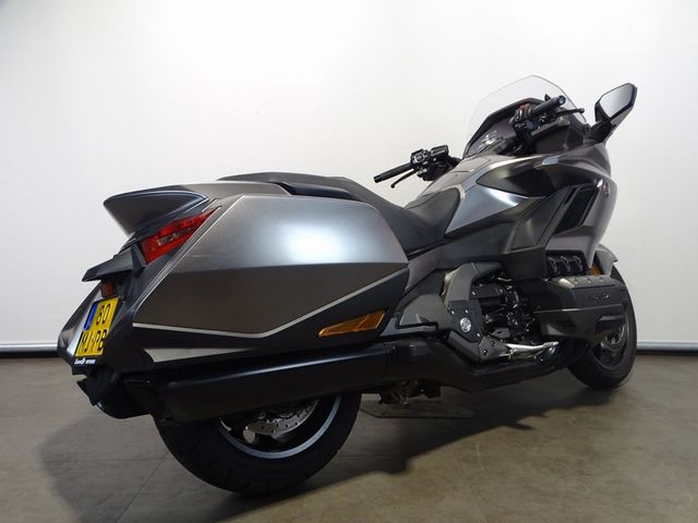 honda - gl-1800-goldwing-bagger