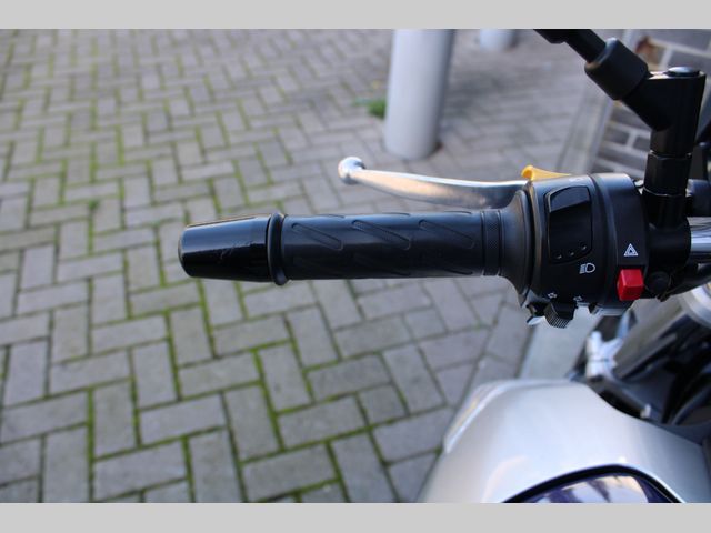suzuki - gsr-600
