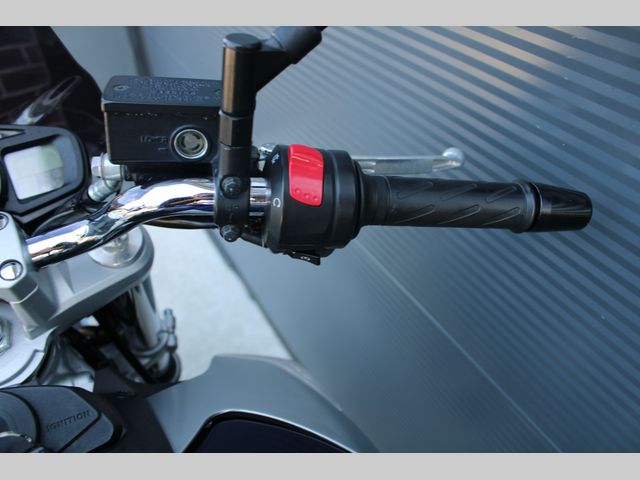 suzuki - gsr-600