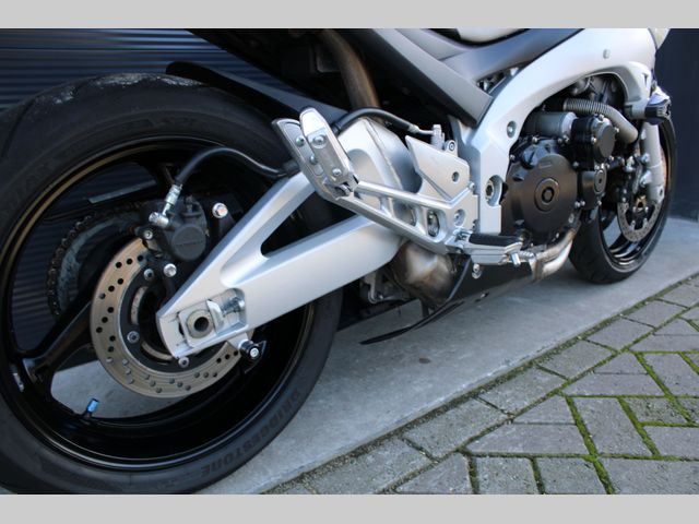 suzuki - gsr-600
