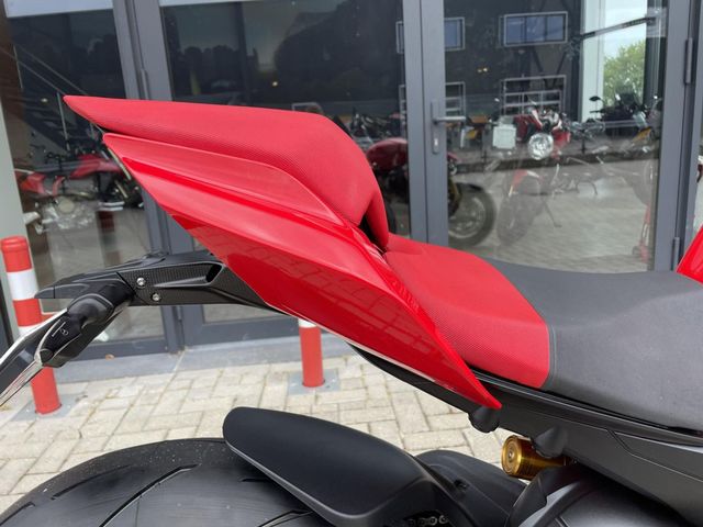ducati - streetfighter-v4